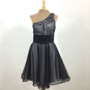 Nox Anabel | Black One Shoulder Formal Dress